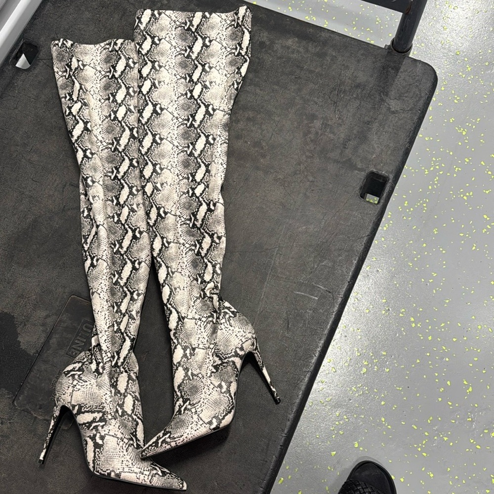 Dominique Black and White Snakeskin Skinny Pants